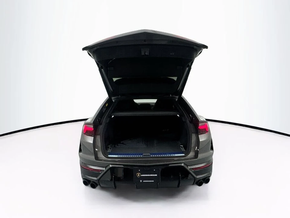 2025 Lamborghini Urus SE - Image 29 of 31