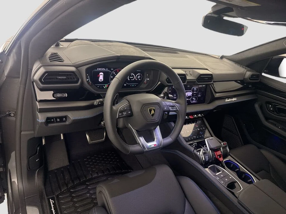 2025 Lamborghini Urus SE - Image 9 of 31