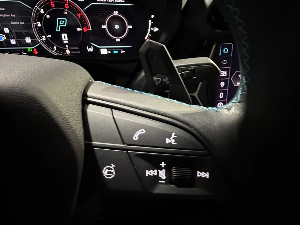 2025 Lamborghini Urus SE - Image 28 of 31