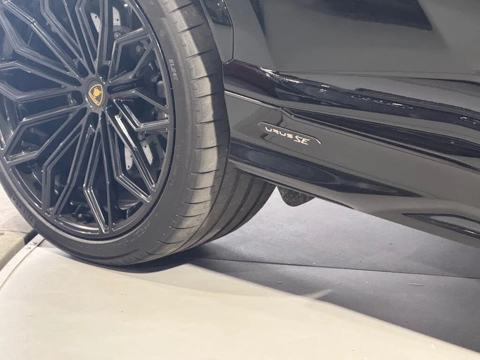 2025 Lamborghini Urus SE - Image 10 of 31