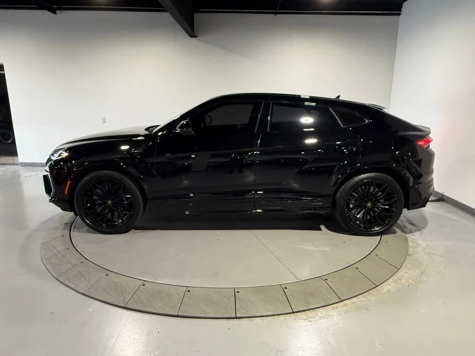 2025 Lamborghini Urus SE - Image 12 of 31