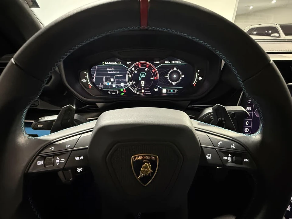 2025 Lamborghini Urus SE - Image 26 of 31