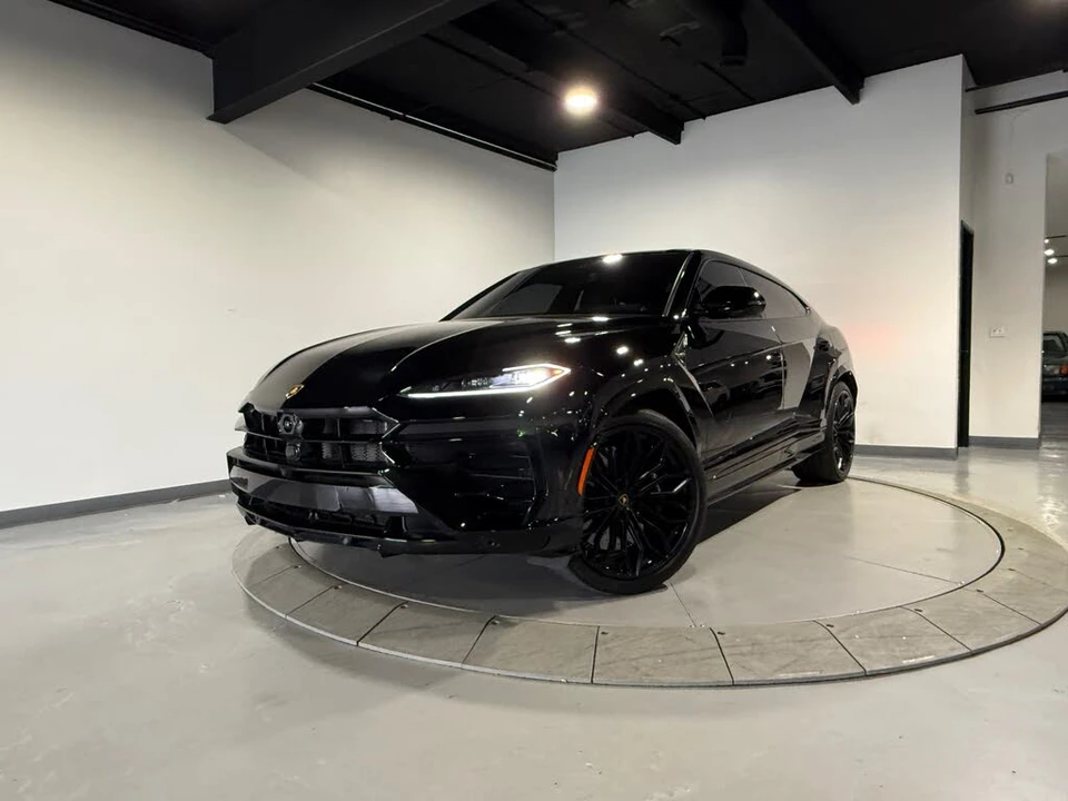 2025 Lamborghini Urus SE - Image 2 of 31