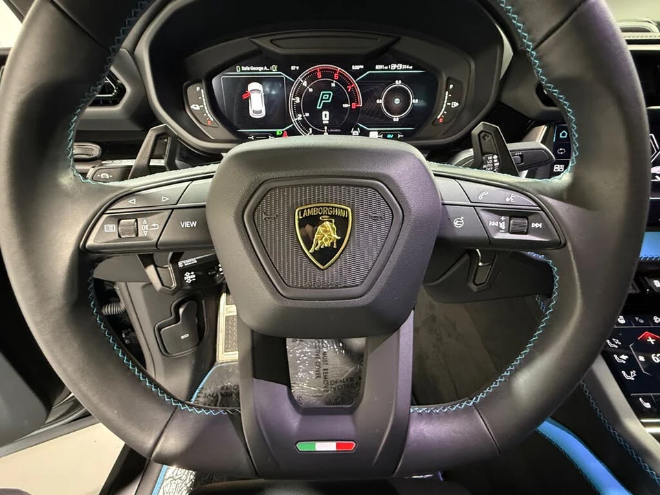 2025 Lamborghini Urus SE - Image 25 of 31