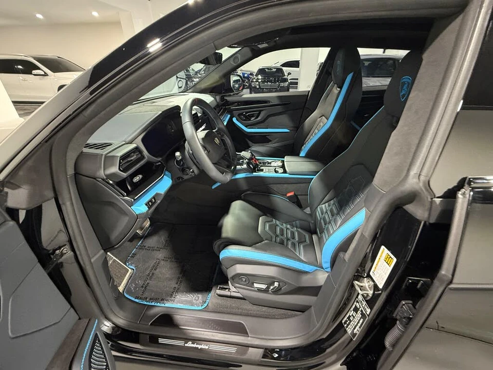 2025 Lamborghini Urus SE - Image 23 of 31