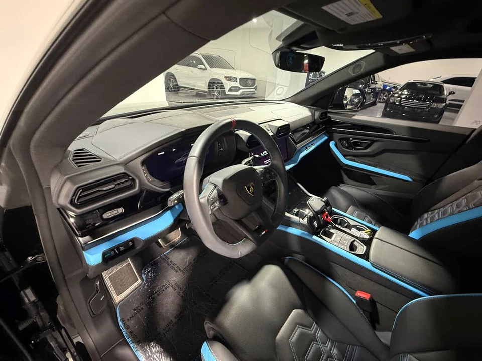 2025 Lamborghini Urus SE - Image 21 of 31