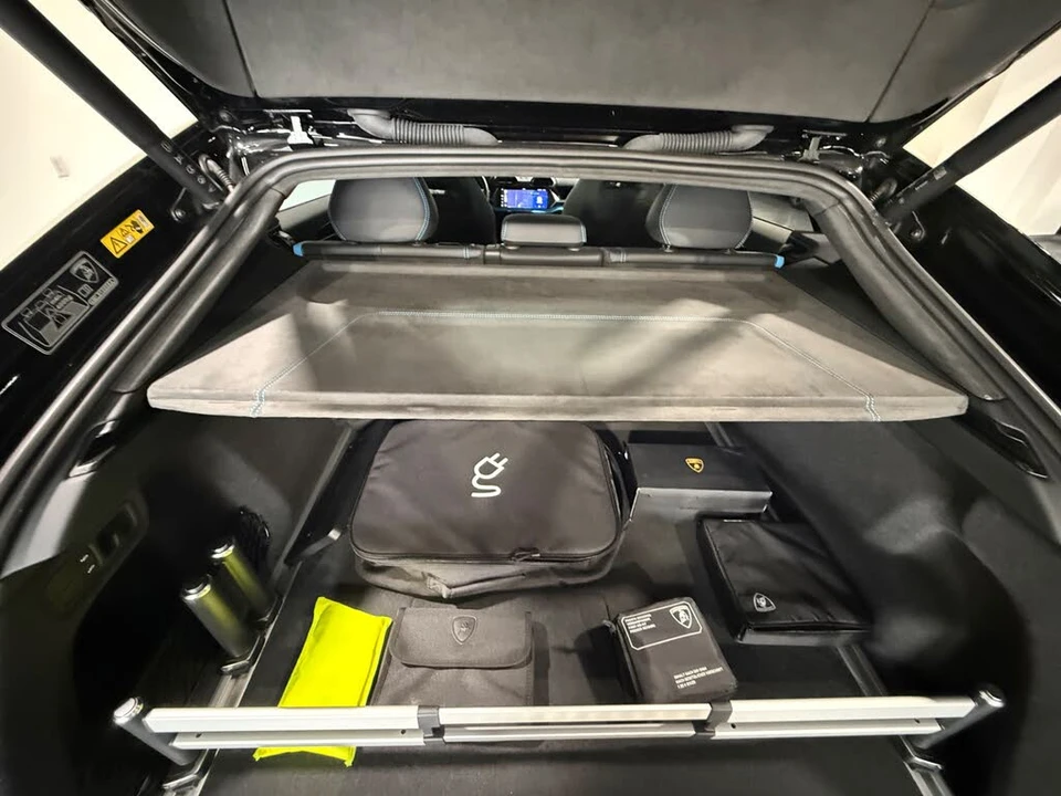 2025 Lamborghini Urus SE - Image 17 of 31
