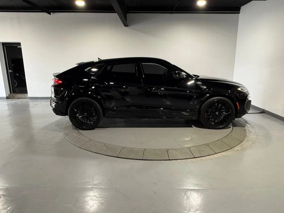 2025 Lamborghini Urus SE - Image 11 of 31