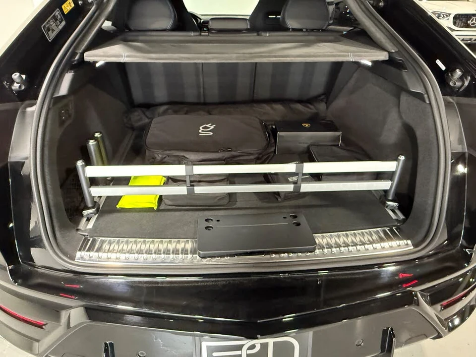 2025 Lamborghini Urus SE - Image 18 of 31