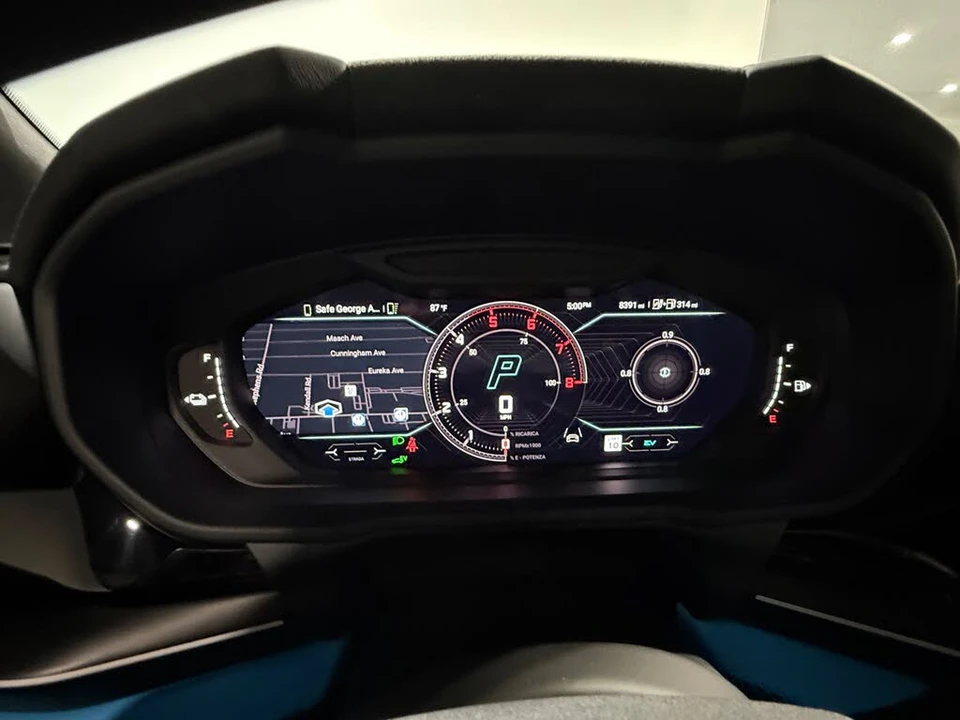 2025 Lamborghini Urus SE - Image 30 of 31