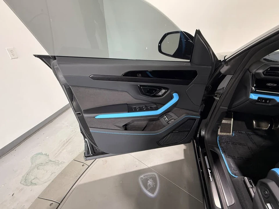 2025 Lamborghini Urus SE - Image 20 of 31