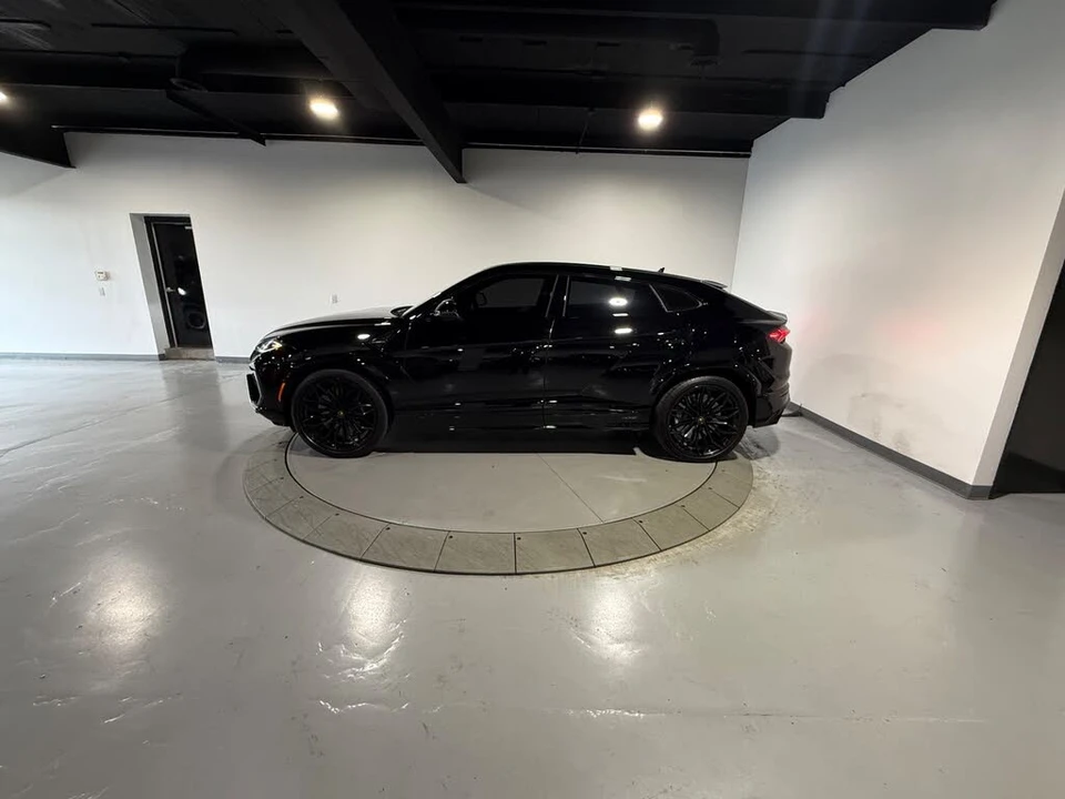 2025 Lamborghini Urus SE - Image 13 of 31