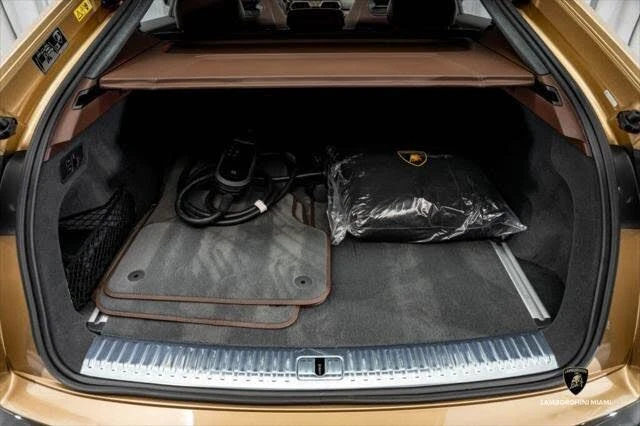 2025 Lamborghini Urus SE - Image 16 of 31