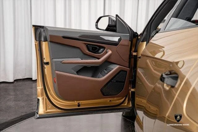 2025 Lamborghini Urus SE - Image 22 of 31