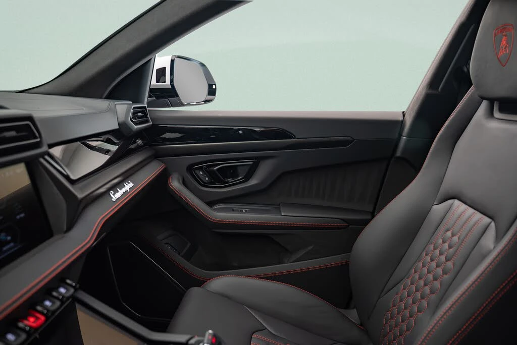 2025 Lamborghini Urus SE - Image 20 of 23