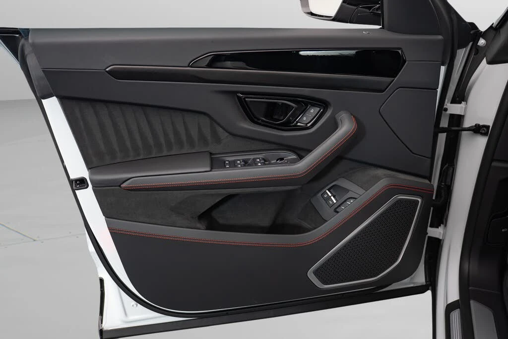 2025 Lamborghini Urus SE - Image 21 of 23