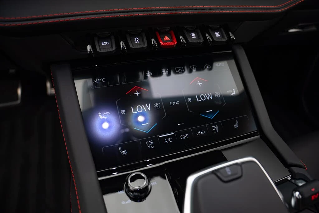2025 Lamborghini Urus SE - Image 17 of 23