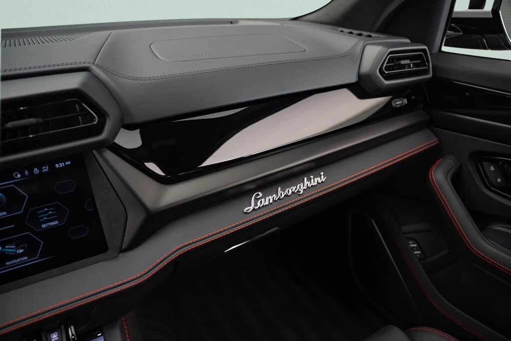 2025 Lamborghini Urus SE - Image 19 of 23
