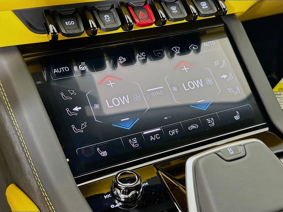2025 Lamborghini Urus SE - Image 20 of 31