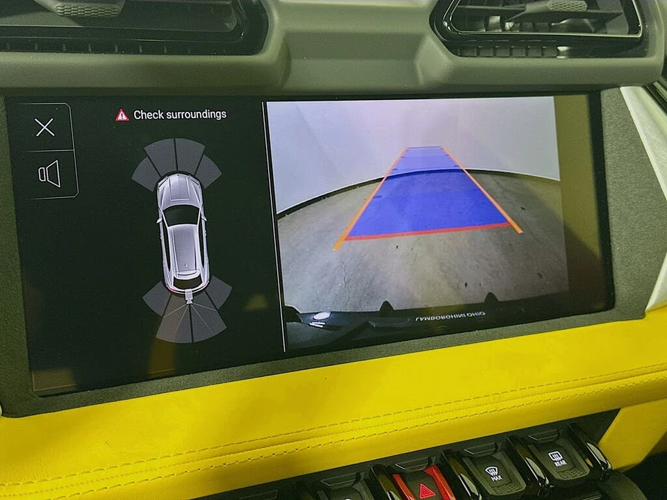 2025 Lamborghini Urus SE - Image 18 of 31