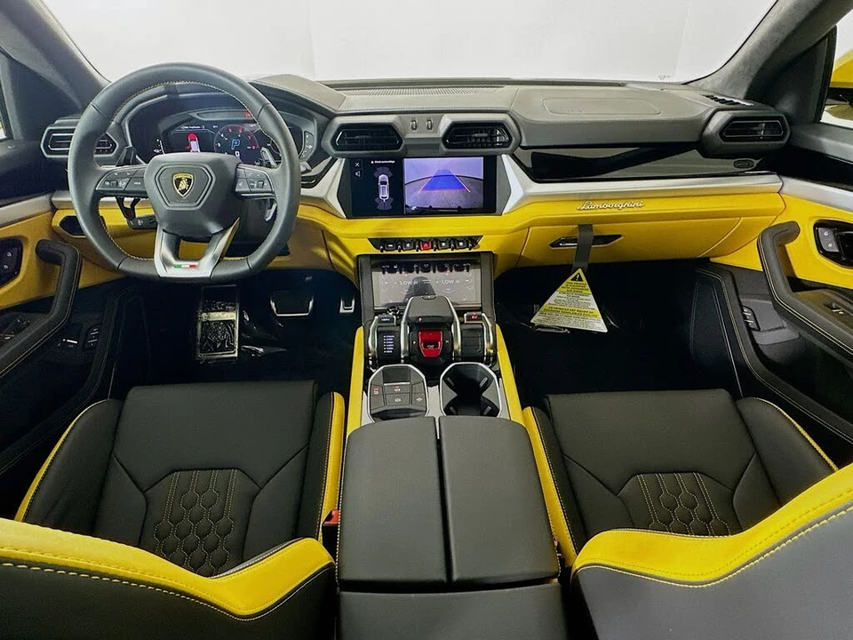 2025 Lamborghini Urus SE - Image 29 of 31