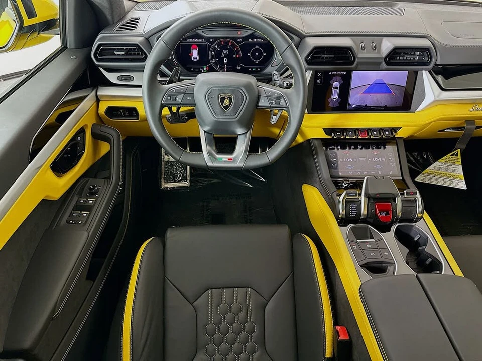 2025 Lamborghini Urus SE - Image 30 of 31