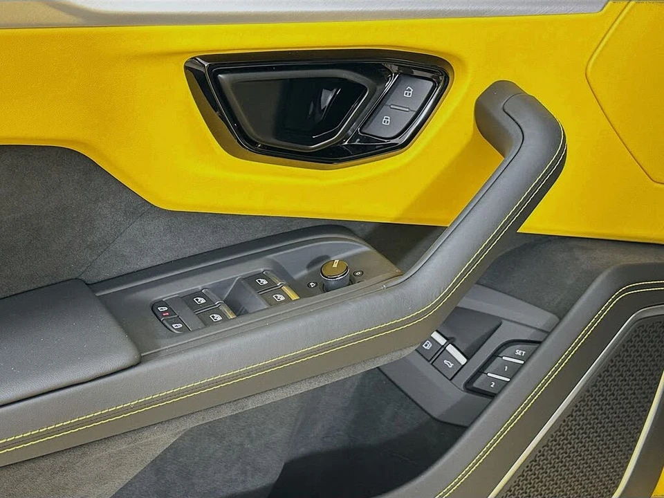 2025 Lamborghini Urus SE - Image 23 of 31