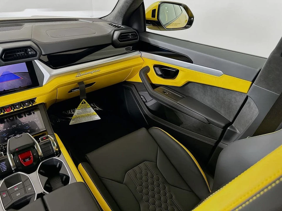 2025 Lamborghini Urus SE - Image 31 of 31