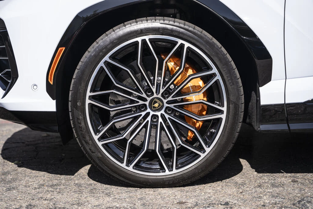 2025 Lamborghini Urus SE - Image 20 of 31