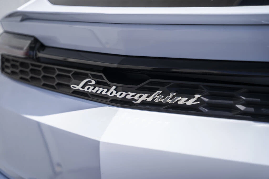 2025 Lamborghini Urus SE - Image 9 of 31
