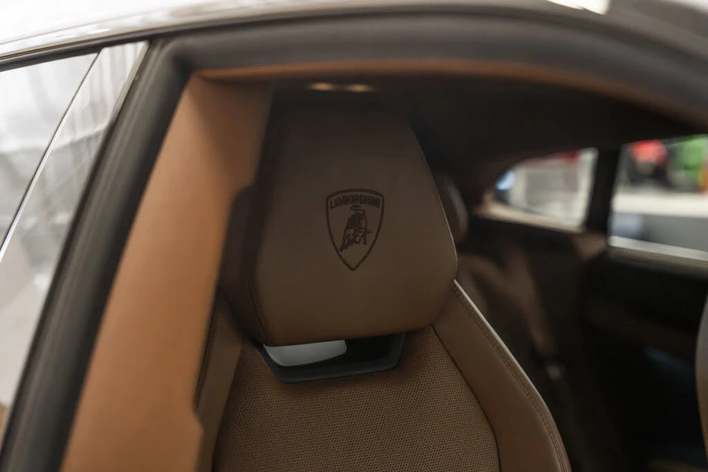 2025 Lamborghini Urus SE - Image 30 of 31