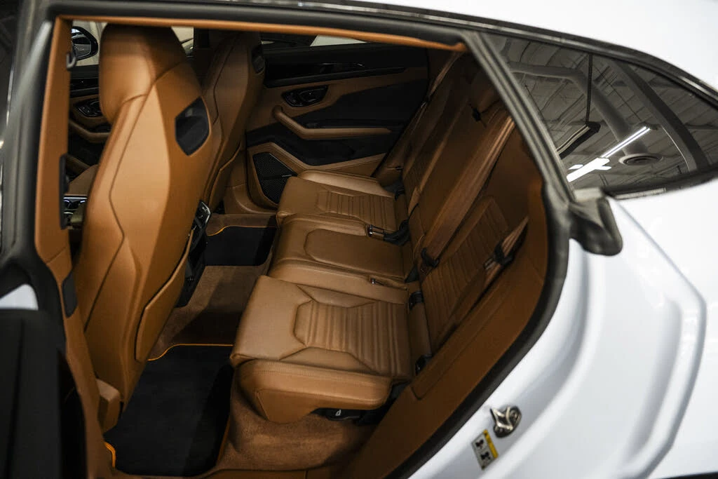 2025 Lamborghini Urus SE - Image 28 of 31