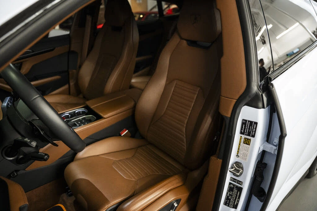 2025 Lamborghini Urus SE - Image 25 of 31