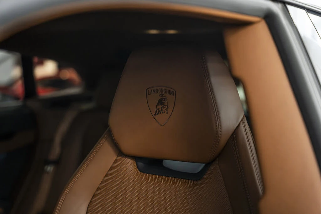 2025 Lamborghini Urus SE - Image 26 of 31