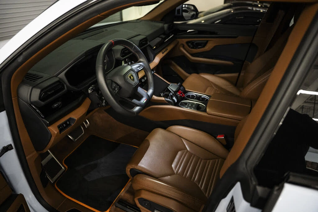2025 Lamborghini Urus SE - Image 27 of 31