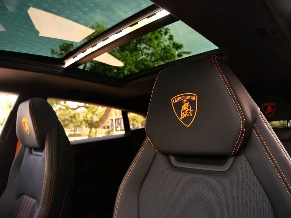 2025 Lamborghini Urus SE - Image 16 of 29