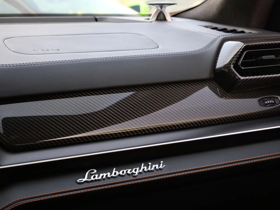 2025 Lamborghini Urus SE - Image 19 of 29