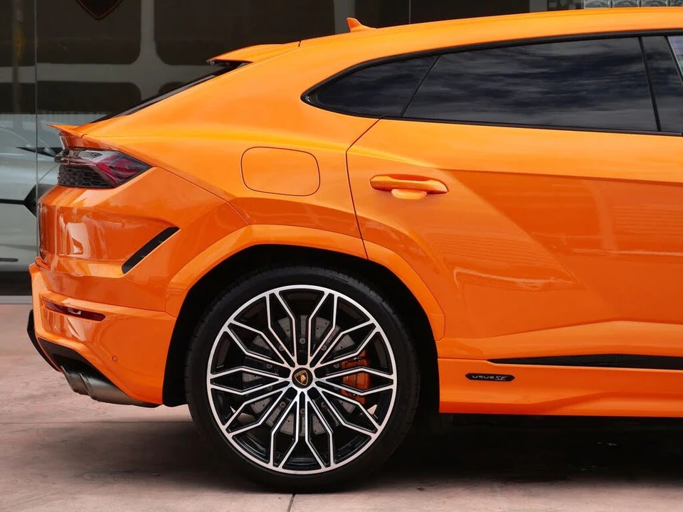 2025 Lamborghini Urus SE - Image 27 of 29