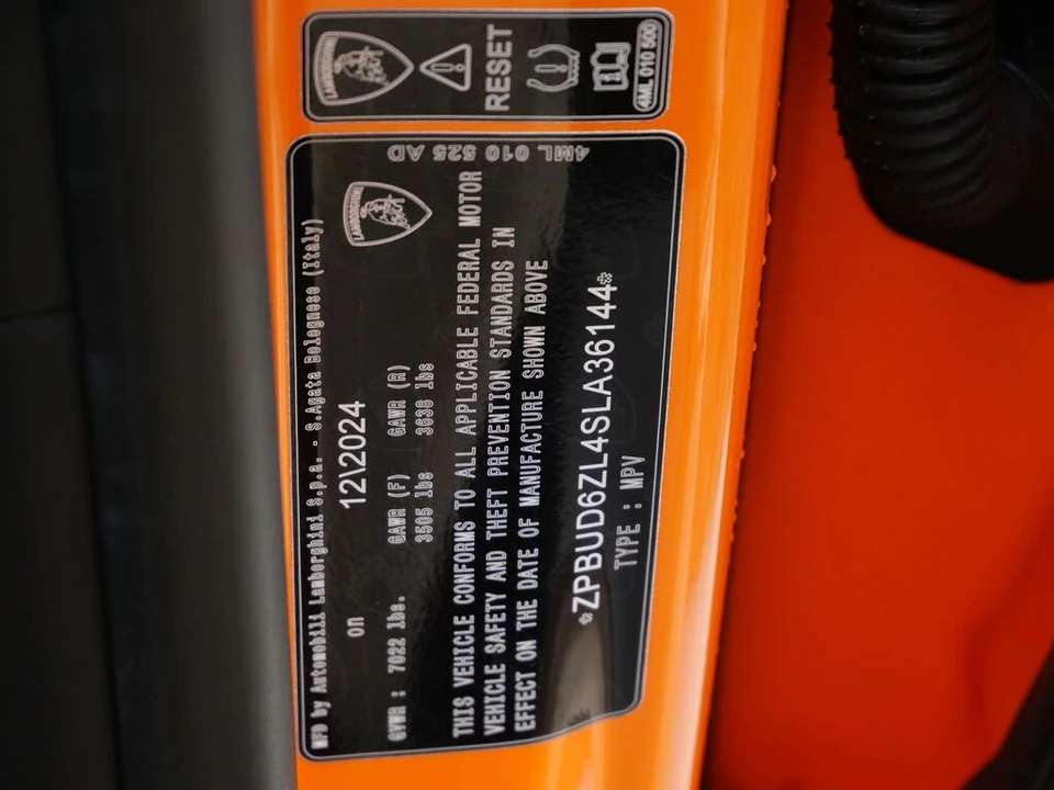 2025 Lamborghini Urus SE - Image 29 of 29