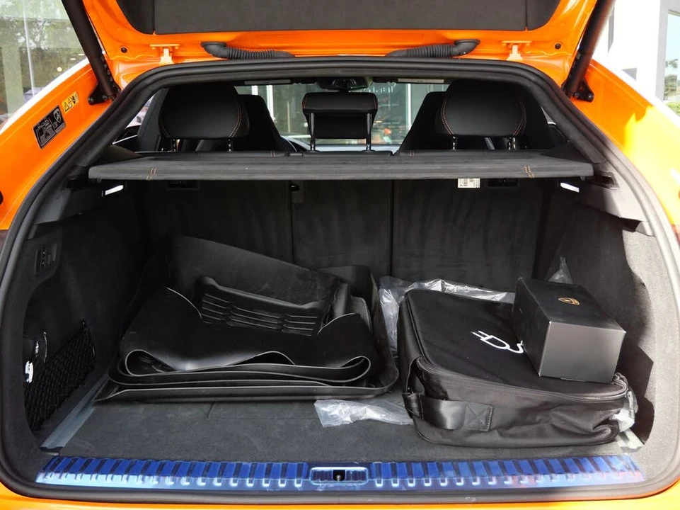 2025 Lamborghini Urus SE - Image 20 of 29