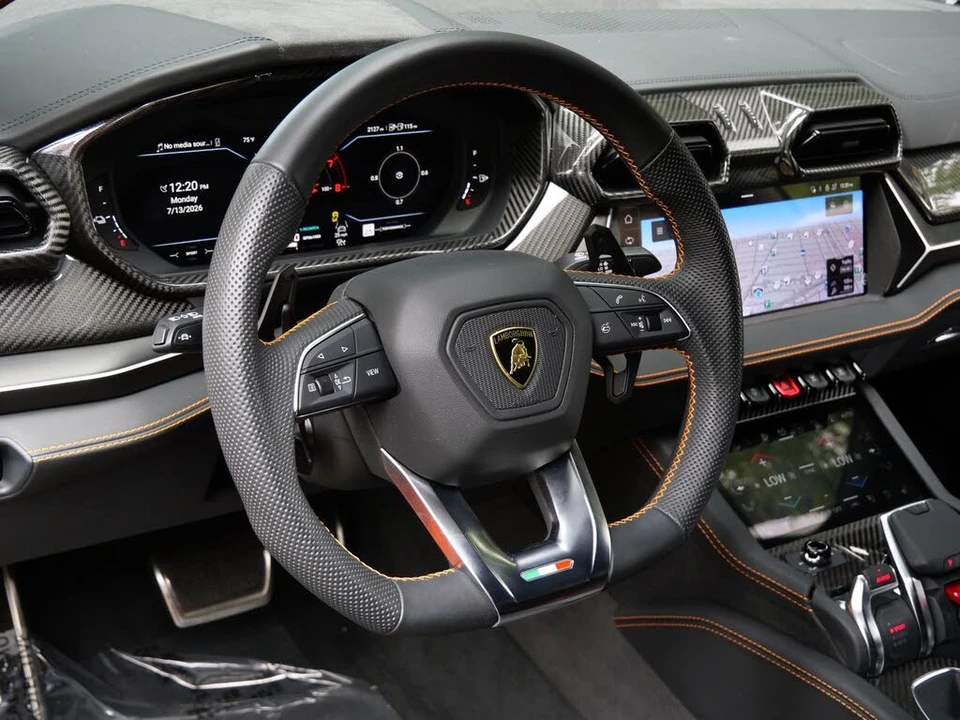 2025 Lamborghini Urus SE - Image 24 of 29