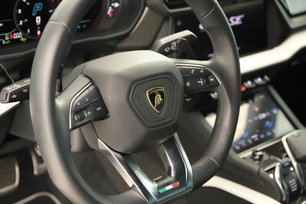 2025 Lamborghini Urus SE - Image 17 of 31