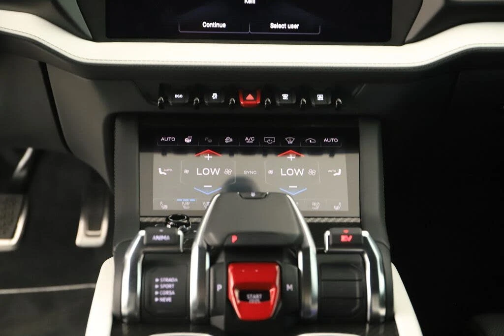2025 Lamborghini Urus SE - Image 22 of 31