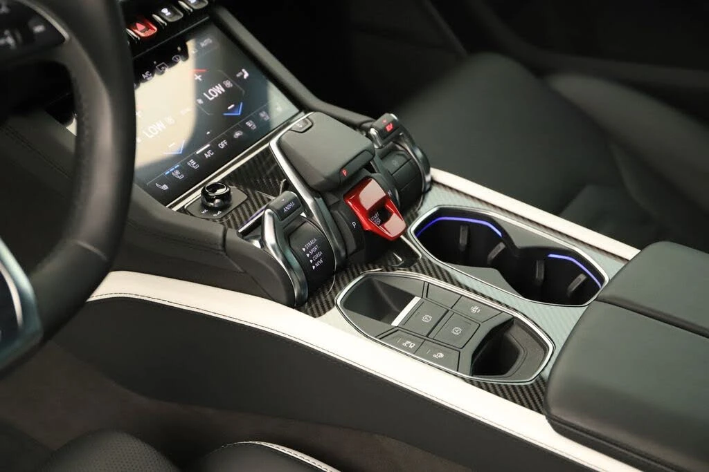 2025 Lamborghini Urus SE - Image 18 of 31
