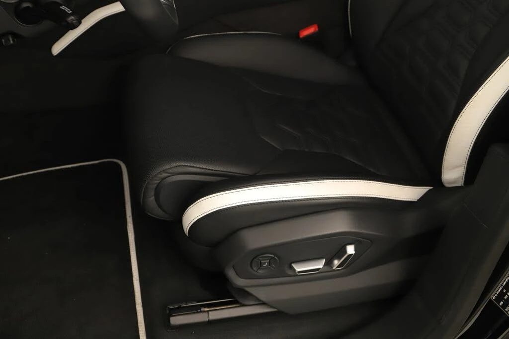 2025 Lamborghini Urus SE - Image 28 of 31