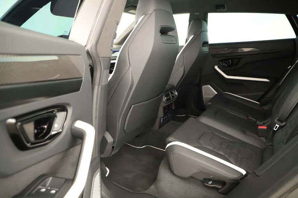 2025 Lamborghini Urus SE - Image 29 of 31