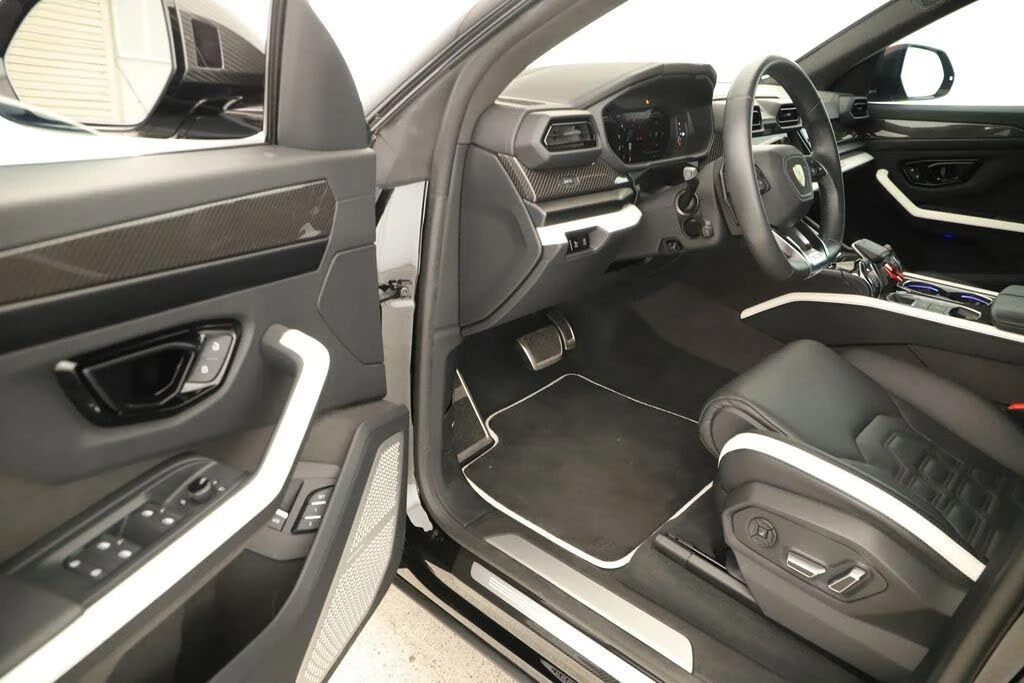 2025 Lamborghini Urus SE - Image 15 of 31