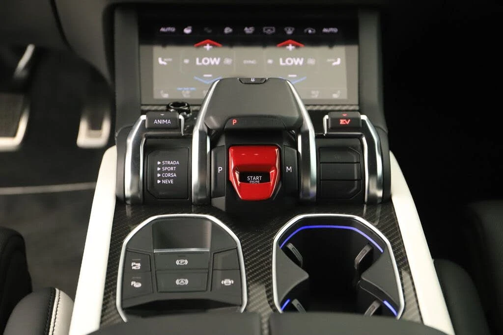 2025 Lamborghini Urus SE - Image 23 of 31