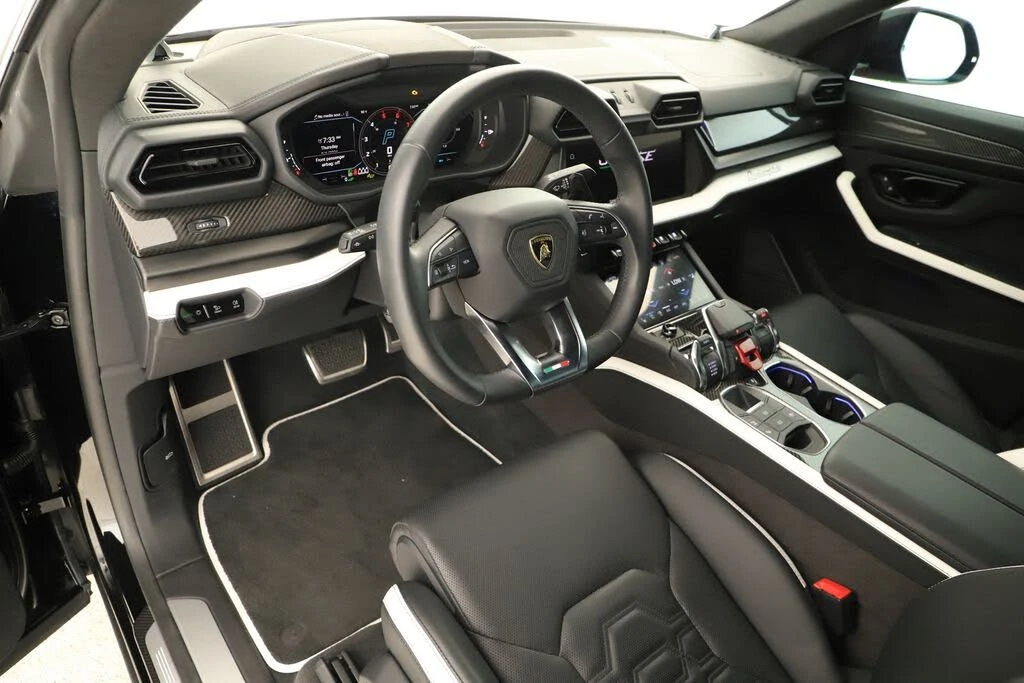 2025 Lamborghini Urus SE - Image 16 of 31