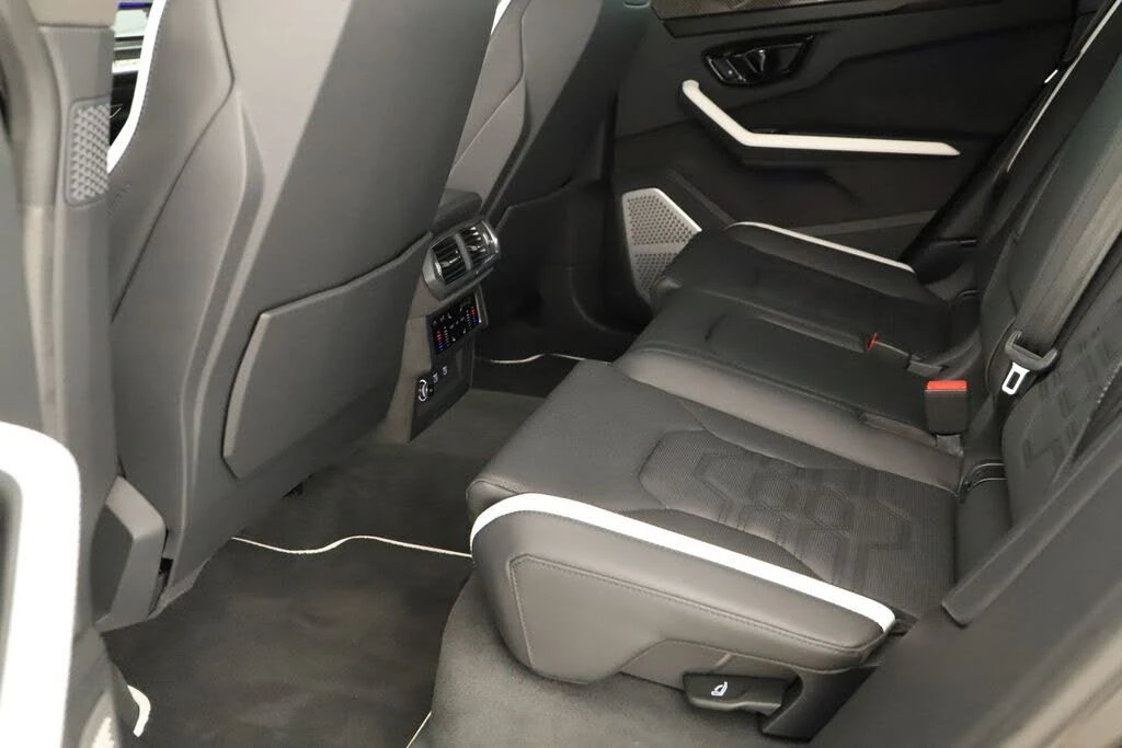 2025 Lamborghini Urus SE - Image 30 of 31